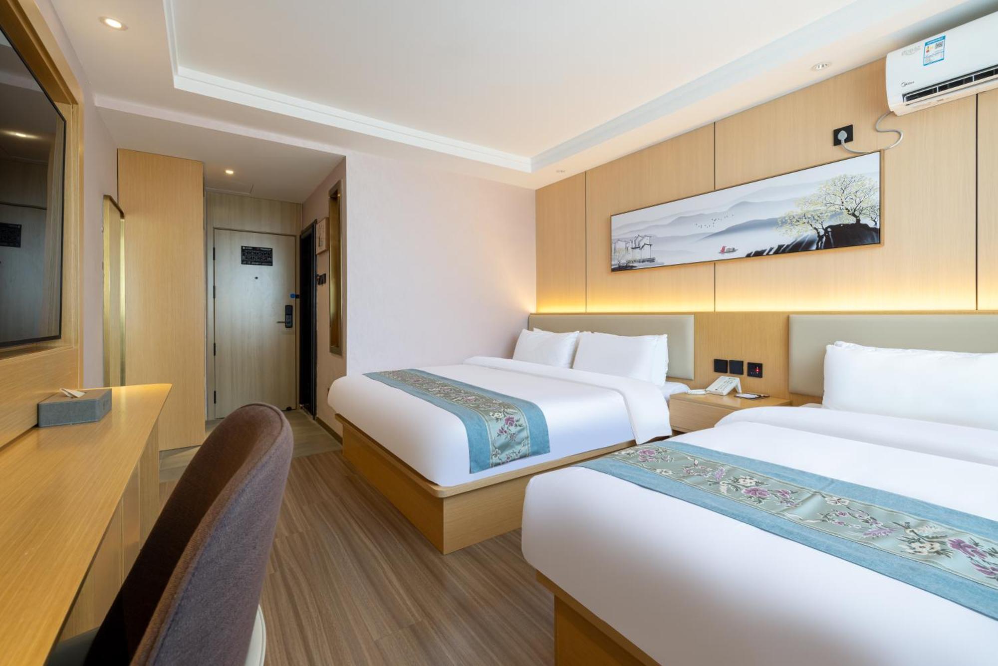 East Sacred Hotel--Very Near Beijing Tiananmen Square ,The Forbidden City,The Temple Of Heaven ,3 Minutes' Walk To Wangfujing Subway ,Located In The Center Of Beijing, Many Shopping Malls Around,Newly Renovated Hotel-Able To Receive Foreign Guests Esterno foto