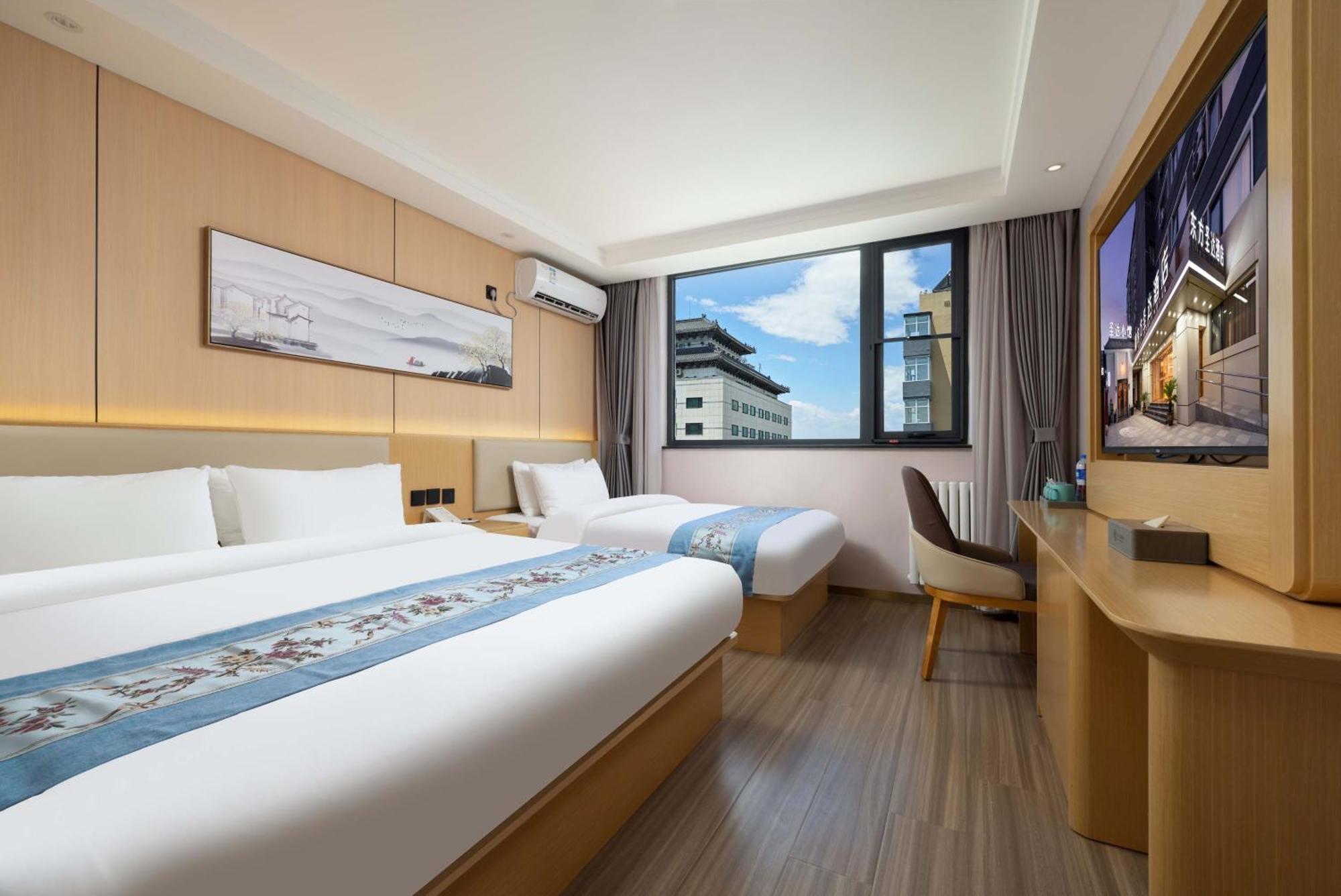 East Sacred Hotel--Very Near Beijing Tiananmen Square ,The Forbidden City,The Temple Of Heaven ,3 Minutes' Walk To Wangfujing Subway ,Located In The Center Of Beijing, Many Shopping Malls Around,Newly Renovated Hotel-Able To Receive Foreign Guests Esterno foto